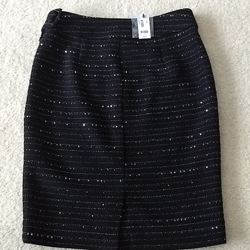 Limited Skirt - Picture 3 of 8